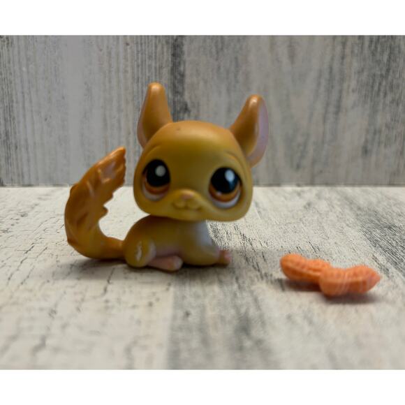 Littlest Pet Shop LPS Chinchilla and Accessory EUC - Picture 1 of 3